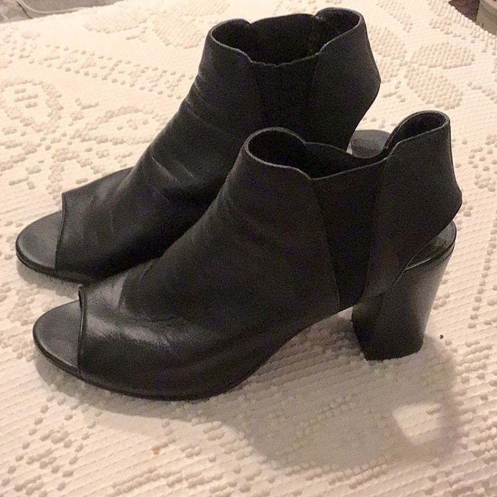 Steve Madden Peep toed Leather Slingback Booties. Stretch .